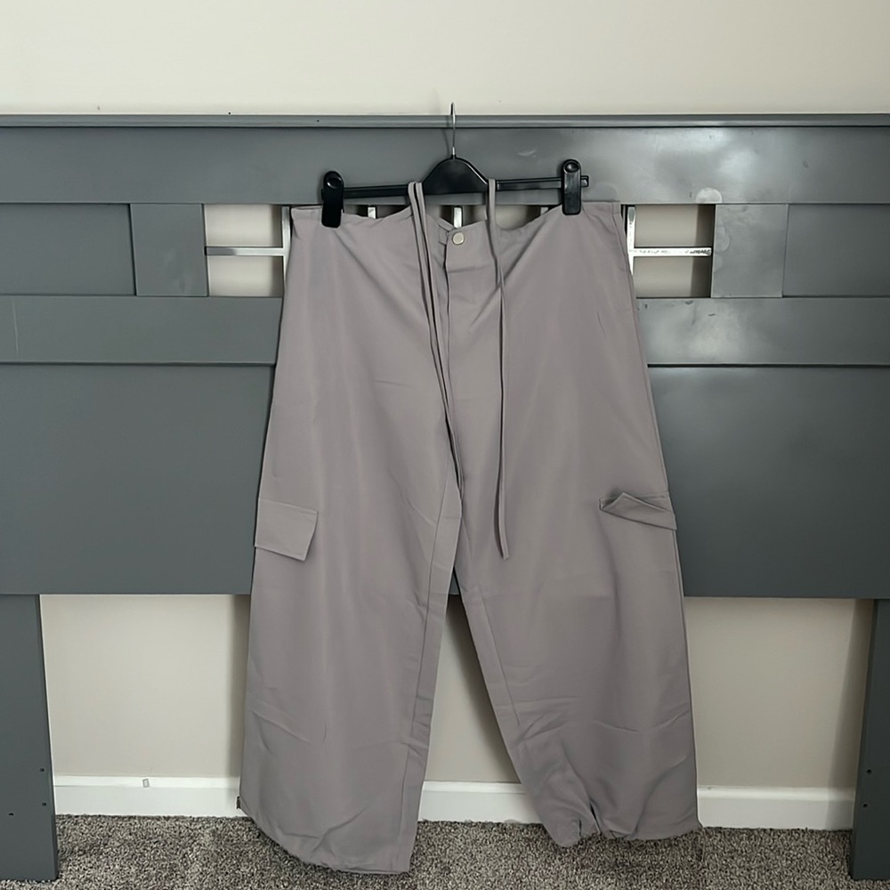 Capri cargo parachute pants